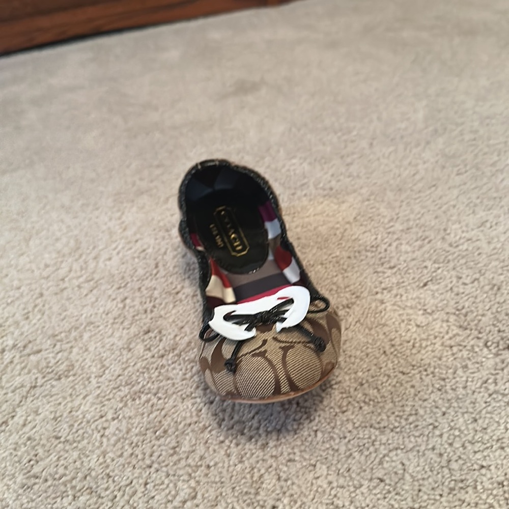 Coach - Picture 2 of 4